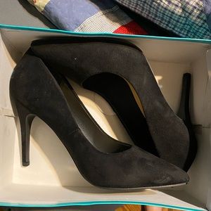 Y-Not? Brand Heels, black, size 9.5